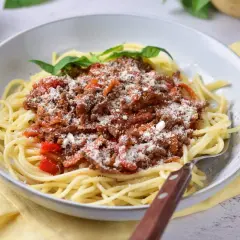 Jak zrobić sos do spaghetti z mięsem mielonym – prosty przepis na smakowity obiad
