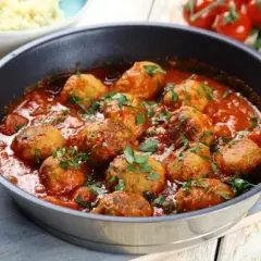Pyszne ragu drobiowe: prosty przepis na wyjątkowe danie z kurczaka