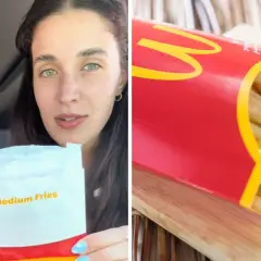 Kobieta trzyma opakowanie frytek McDonald's, obok widać pudełko z frytkami.