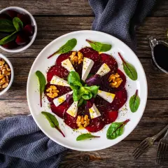 Najlepsze sosy do carpaccio z buraka, które podkreślą jego smak