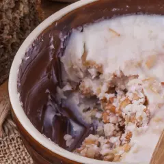 Domowy smalec ze skwarkami i cebulką od podstaw. Pyszny smarowidło na chlebie.