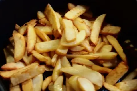 Jak smakują frytki z frytkownicy beztłuszczowej w porównaniu do tradycyjnych?