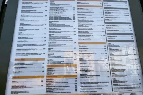 Menu McDonald's: ile kosztują małe frytki? Małe frytki kosztują 5,50 zł.