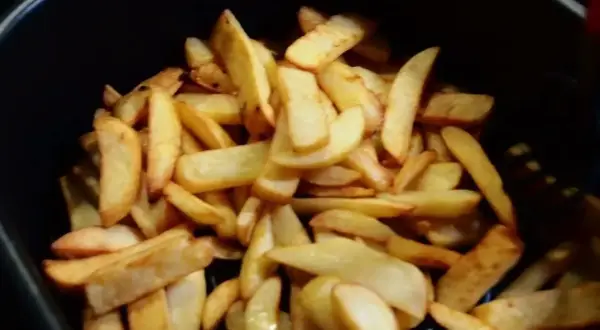Jak smakują frytki z frytkownicy beztłuszczowej w porównaniu do tradycyjnych?