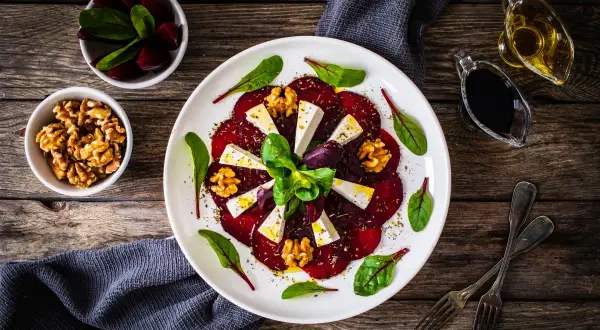 Najlepsze sosy do carpaccio z buraka, które podkreślą jego smak