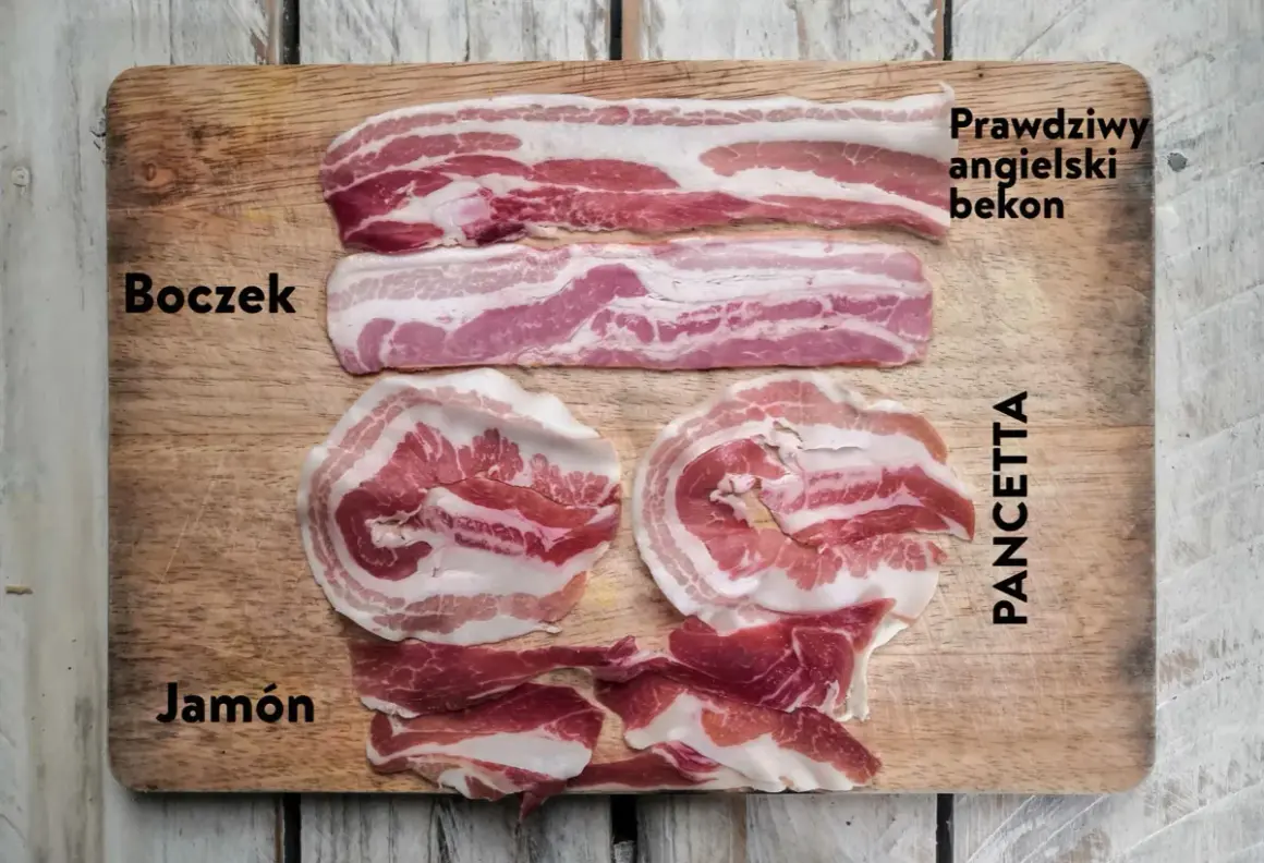 Różnica między boczkiem wędzonym a surowym w przepisach: boczek, pancetta, jamón i prawdziwy angielski bekon na desce.