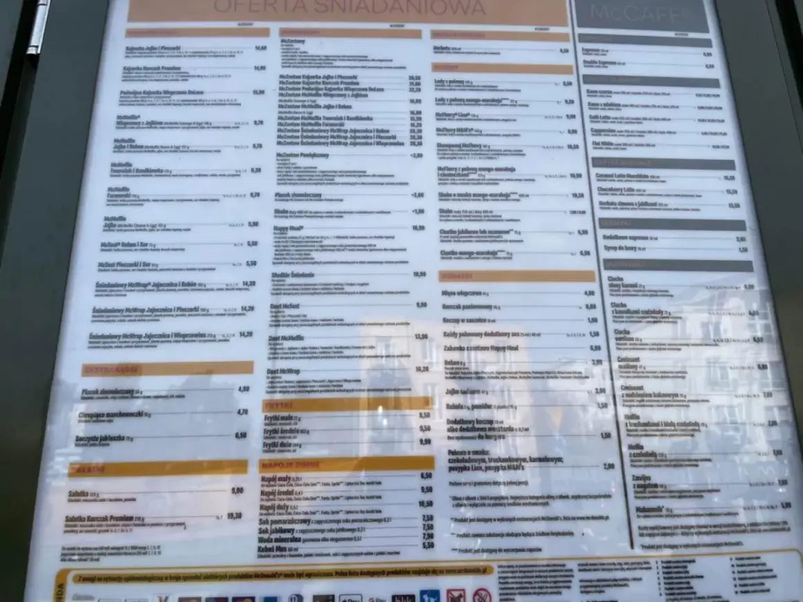 Menu McDonald's: ile kosztują małe frytki? Małe frytki kosztują 5,50 zł.
