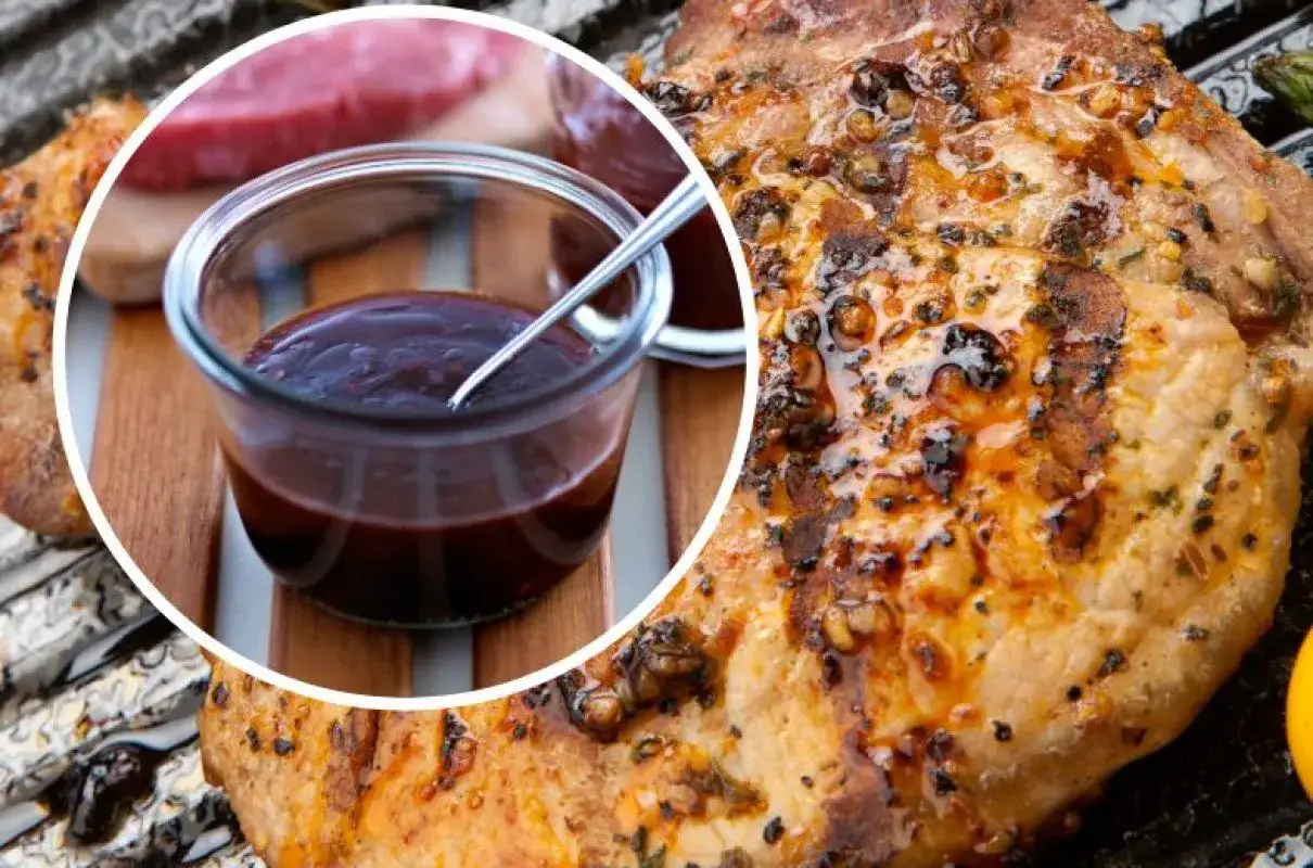 Idealna marynata do schabu na grilla bez nadmiaru soli. Sos BBQ w słoiczku i soczysty schab z grilla.