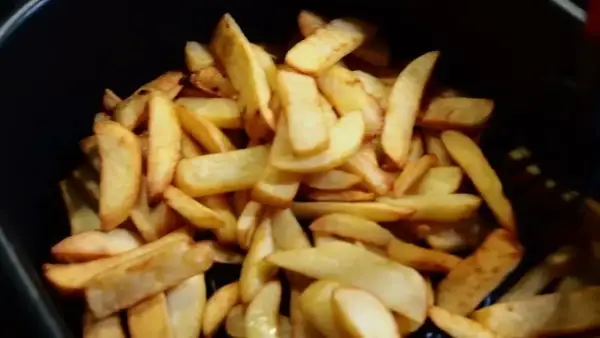Jak smakują frytki z frytkownicy beztłuszczowej w porównaniu do tradycyjnych?